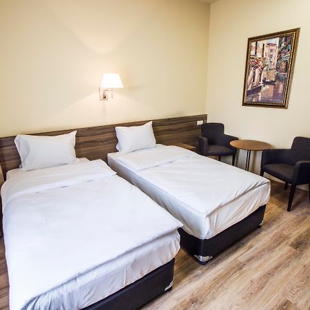 Yerevan Deluxe Hotel Екстериор снимка