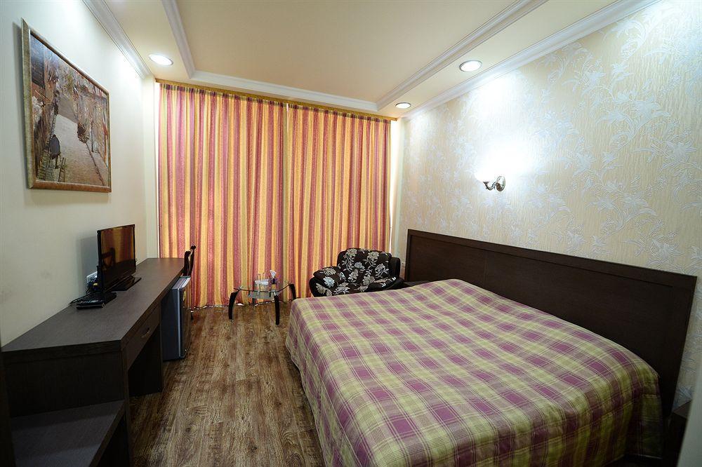 Yerevan Deluxe Hotel Екстериор снимка
