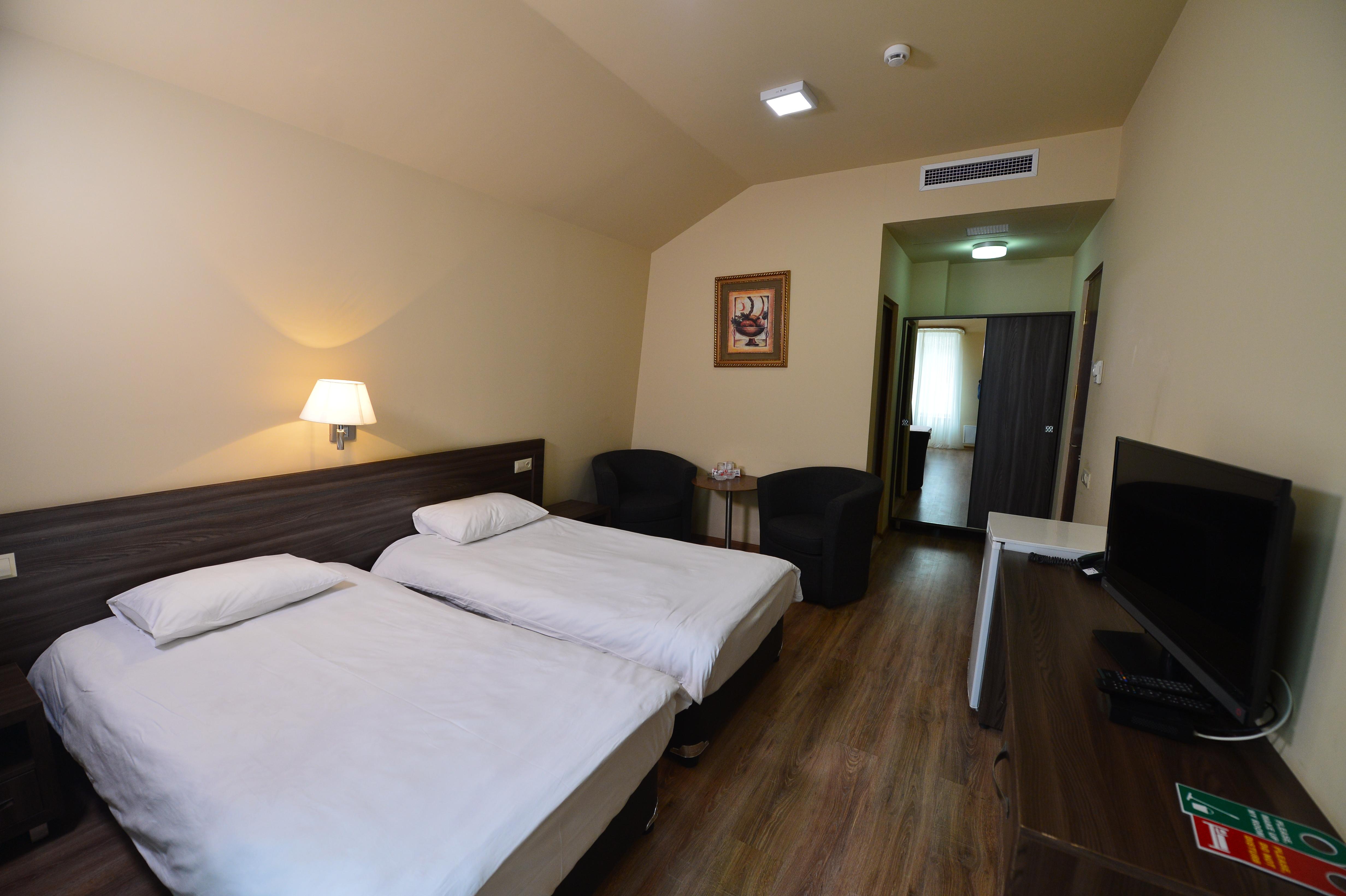 Yerevan Deluxe Hotel Екстериор снимка