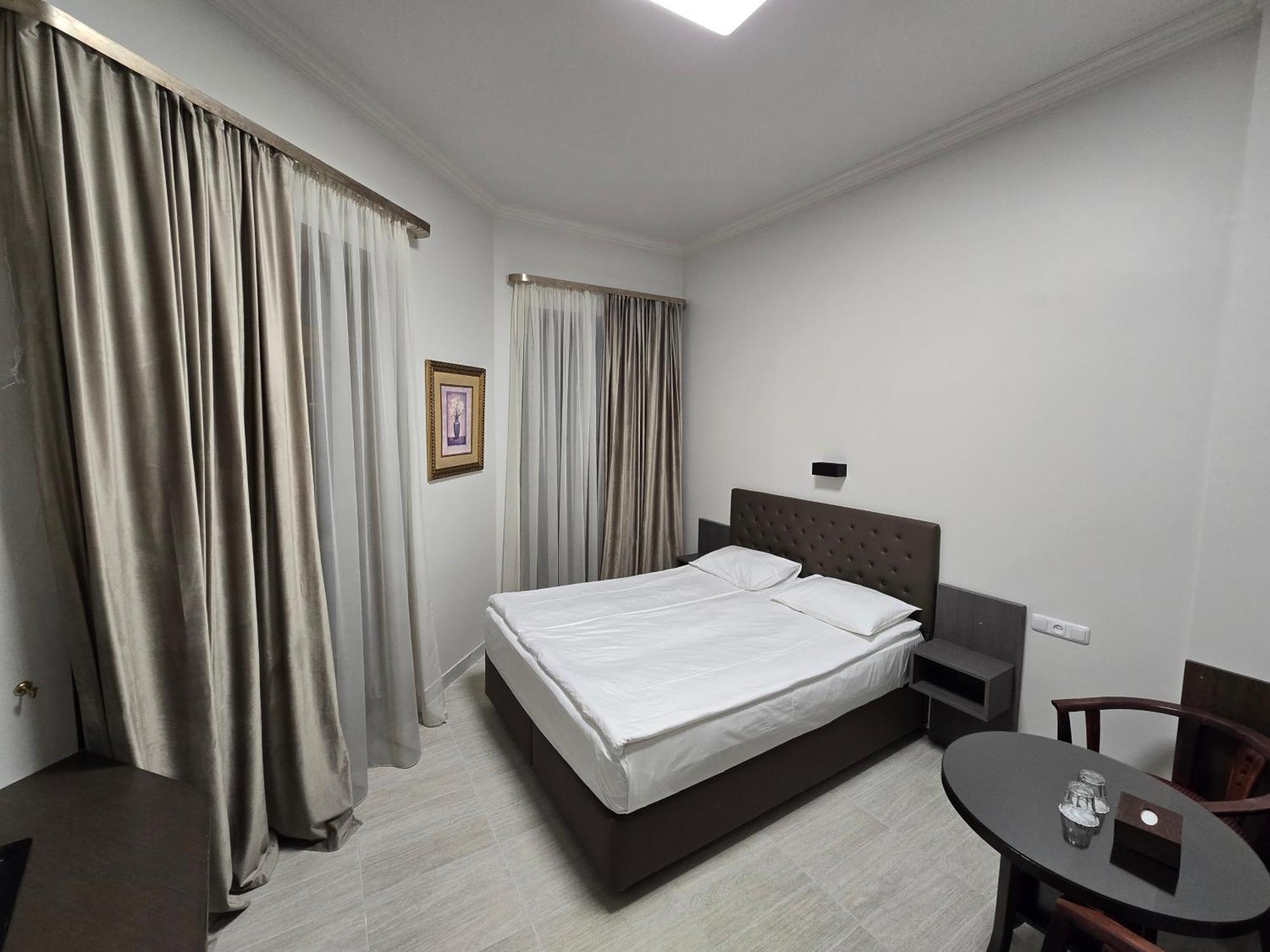 Yerevan Deluxe Hotel Екстериор снимка