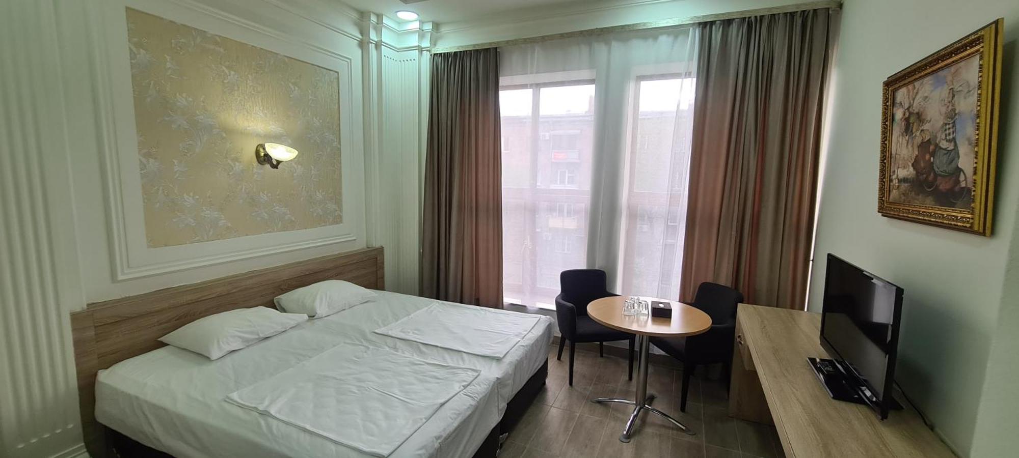 Yerevan Deluxe Hotel Екстериор снимка
