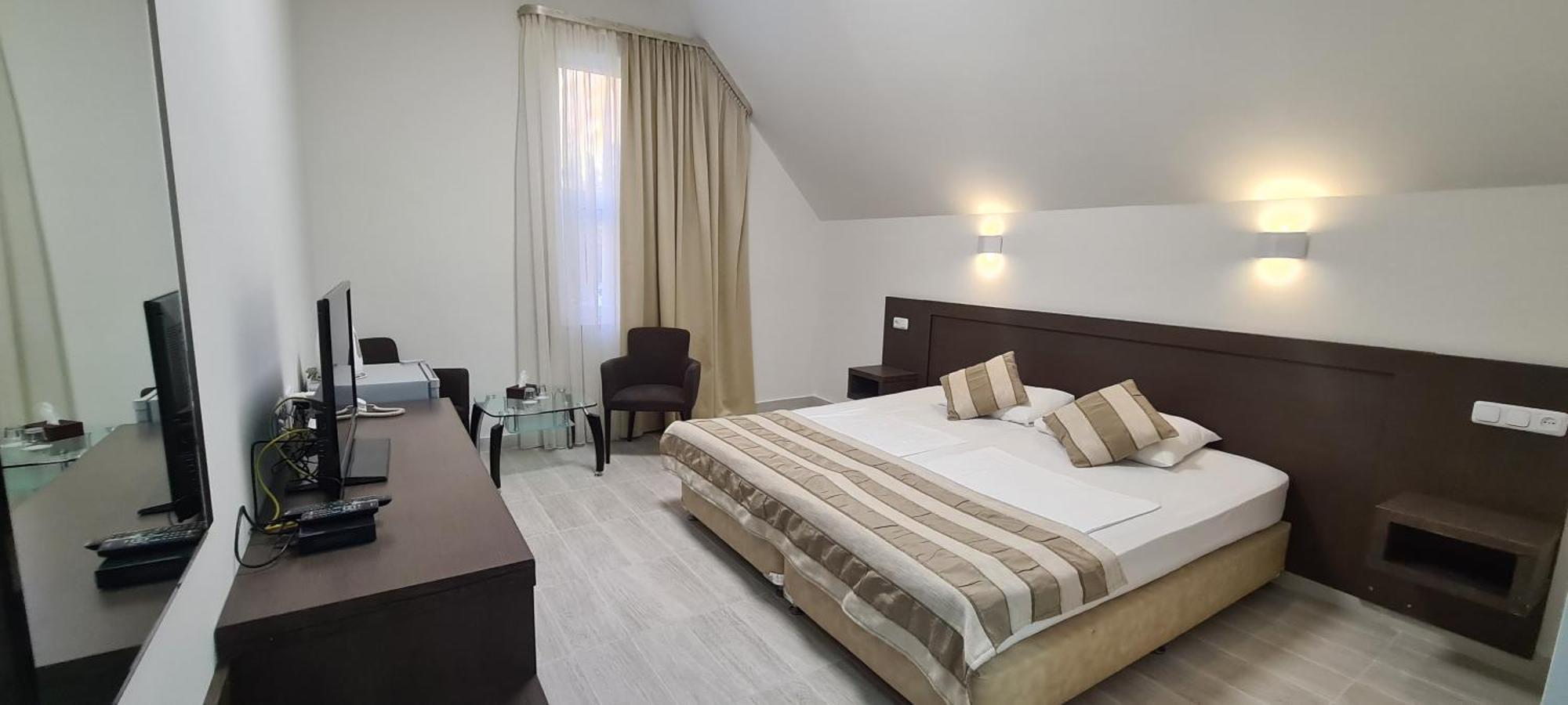 Yerevan Deluxe Hotel Екстериор снимка