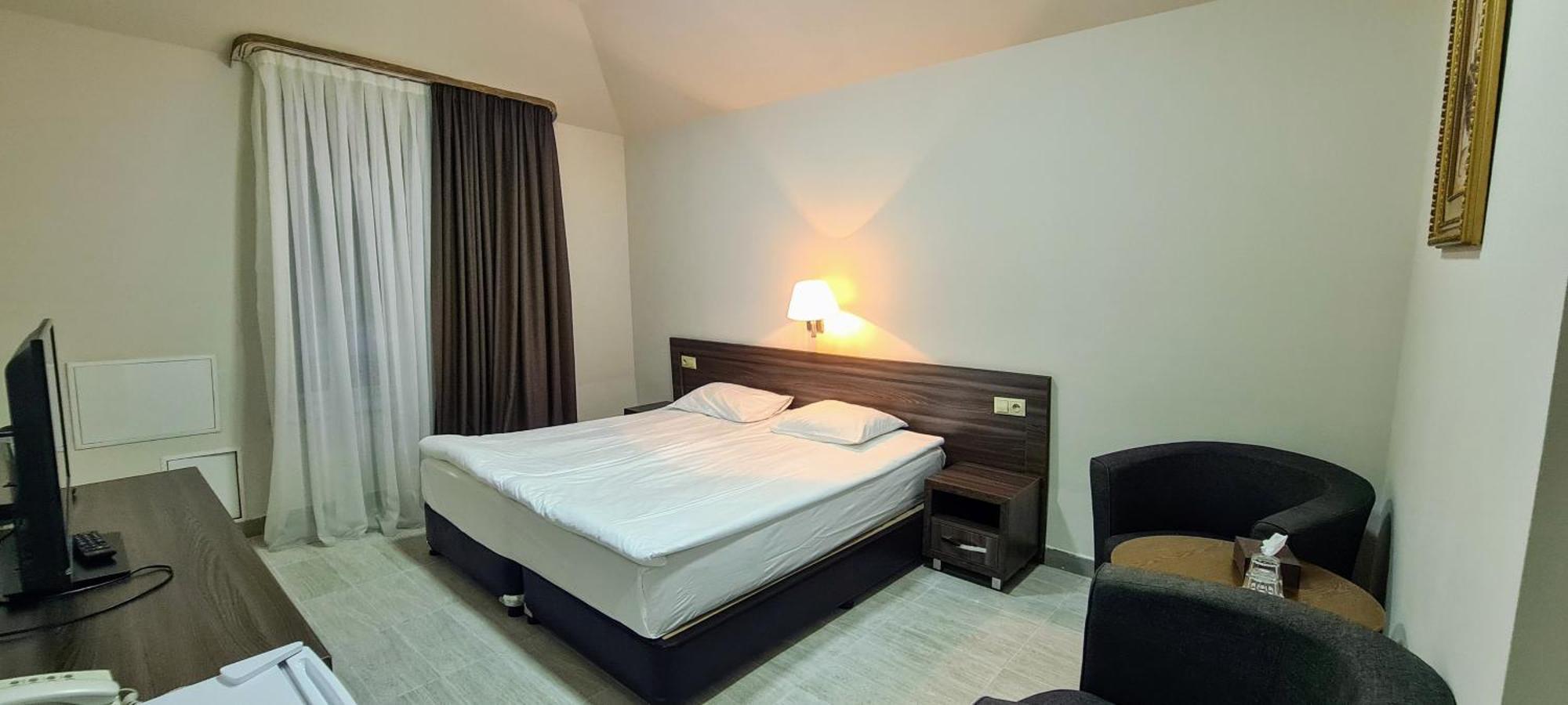 Yerevan Deluxe Hotel Екстериор снимка