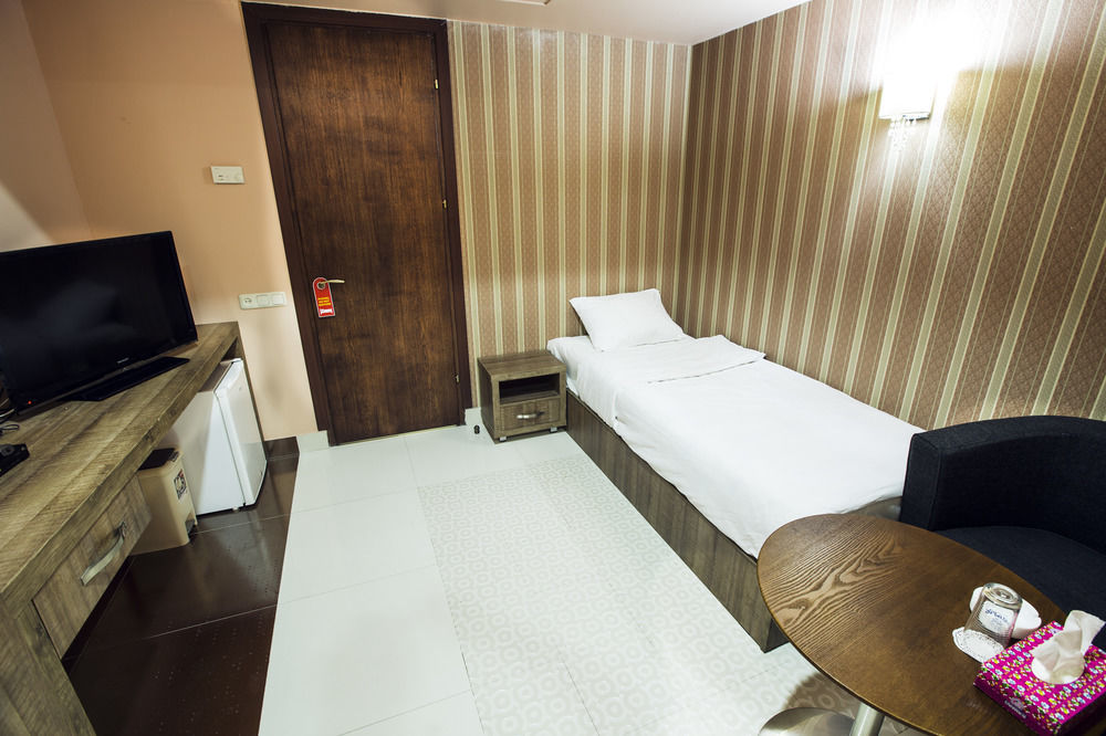 Yerevan Deluxe Hotel Екстериор снимка