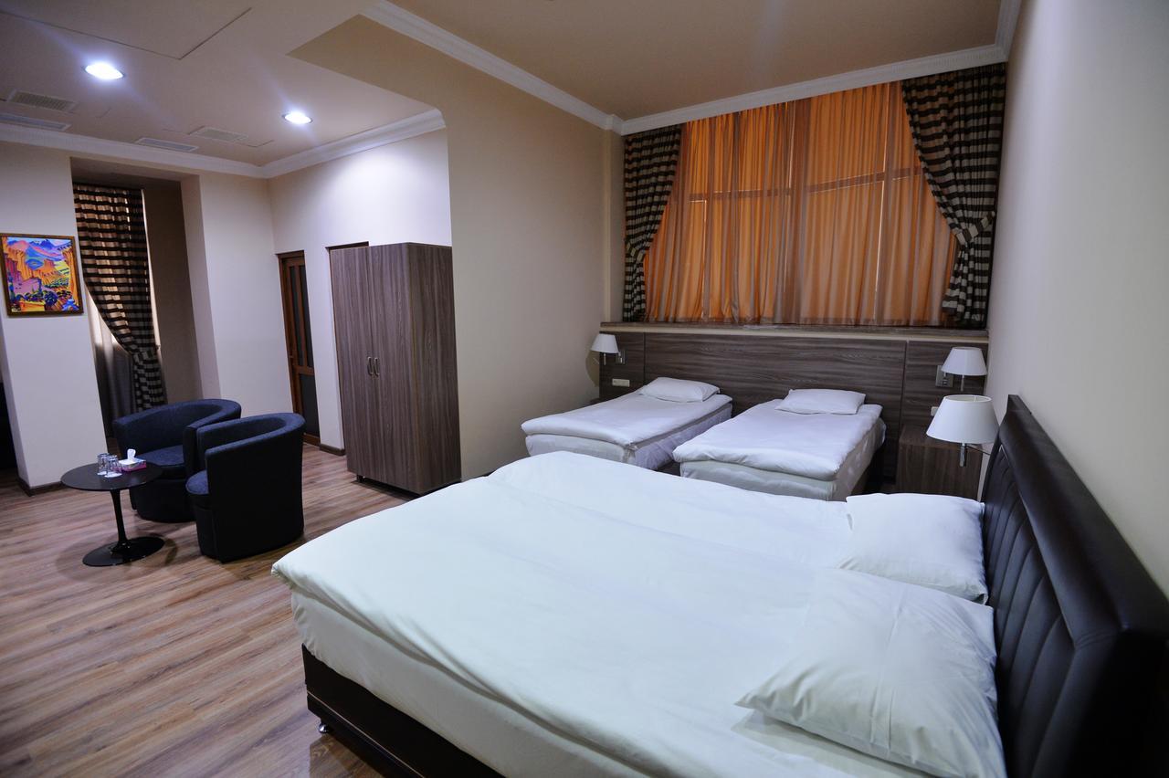 Yerevan Deluxe Hotel Екстериор снимка