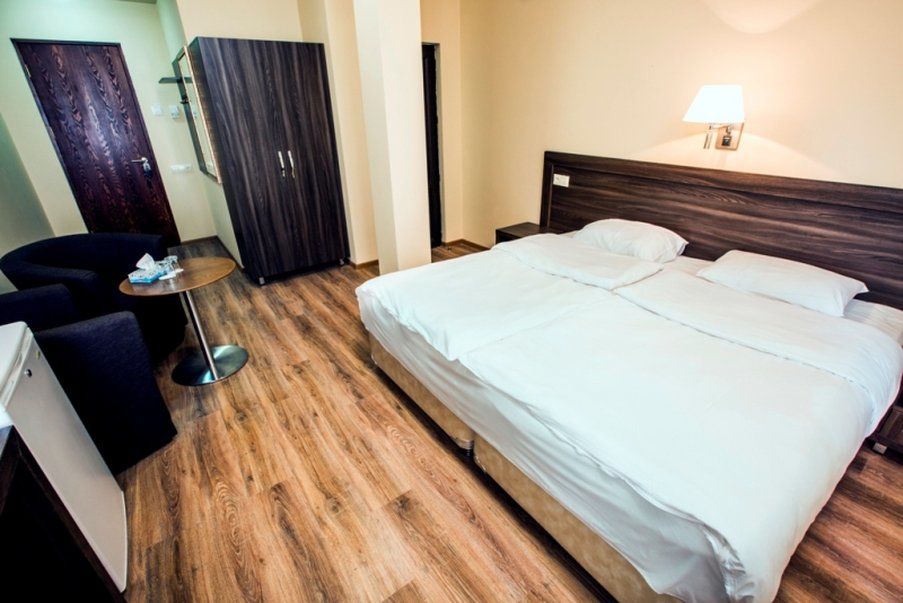 Yerevan Deluxe Hotel Екстериор снимка