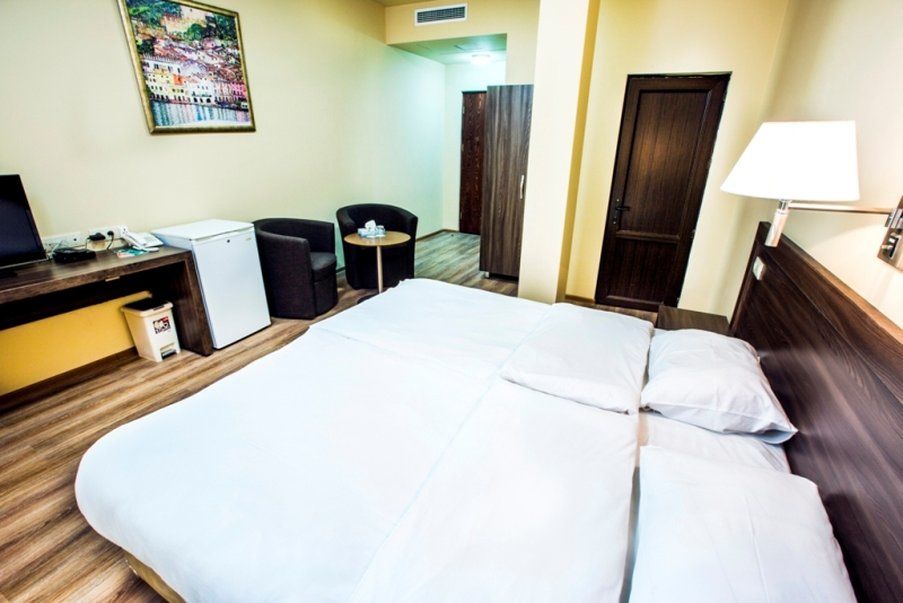 Yerevan Deluxe Hotel Екстериор снимка