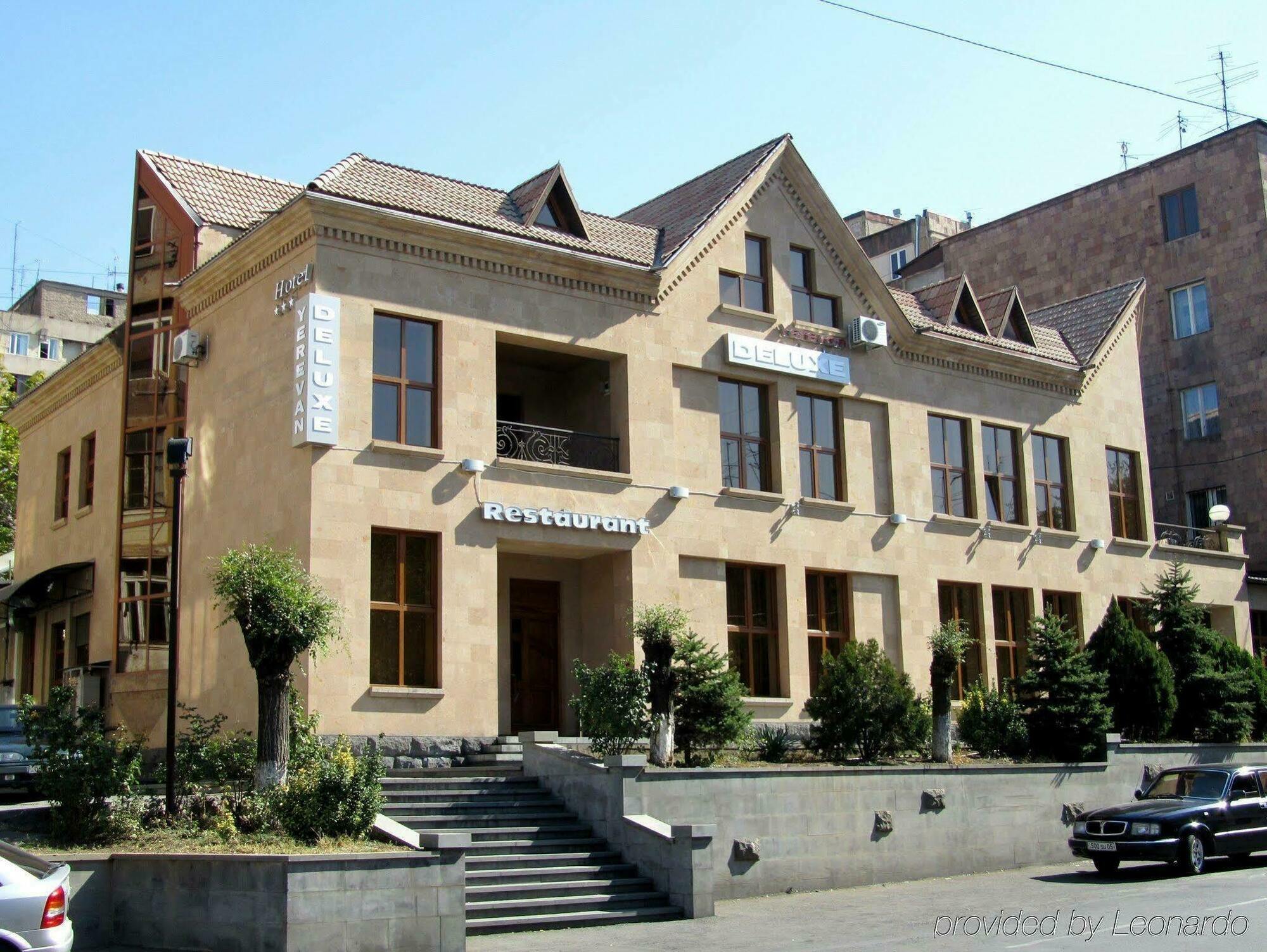 Yerevan Deluxe Hotel Екстериор снимка