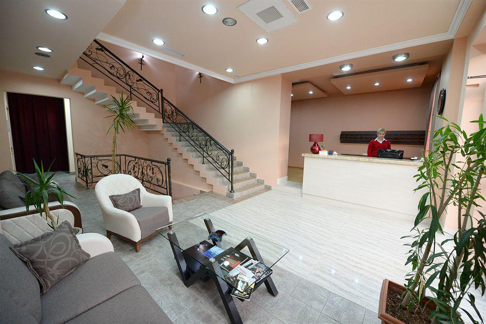 Yerevan Deluxe Hotel Екстериор снимка