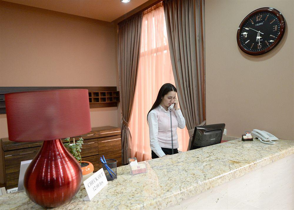 Yerevan Deluxe Hotel Екстериор снимка